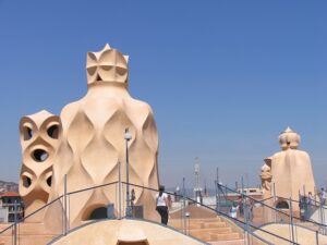 Karriere und Meisterwerke von Antoni Gaudí.